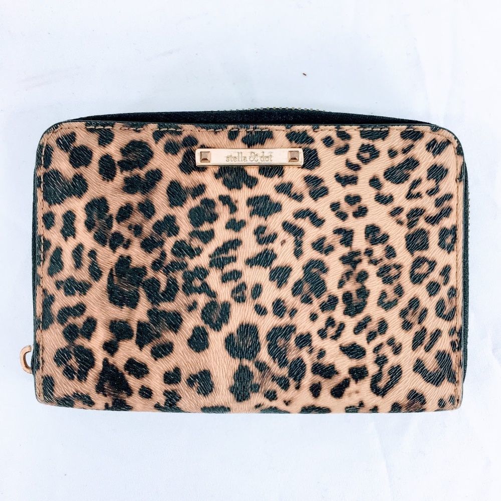 Stella and Dot Wallet Faux Leather Leopard print Chelsea Tech Wallet Wristlet